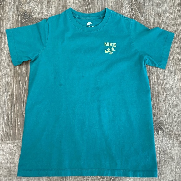 The Nike Tee - Picture 1 of 4